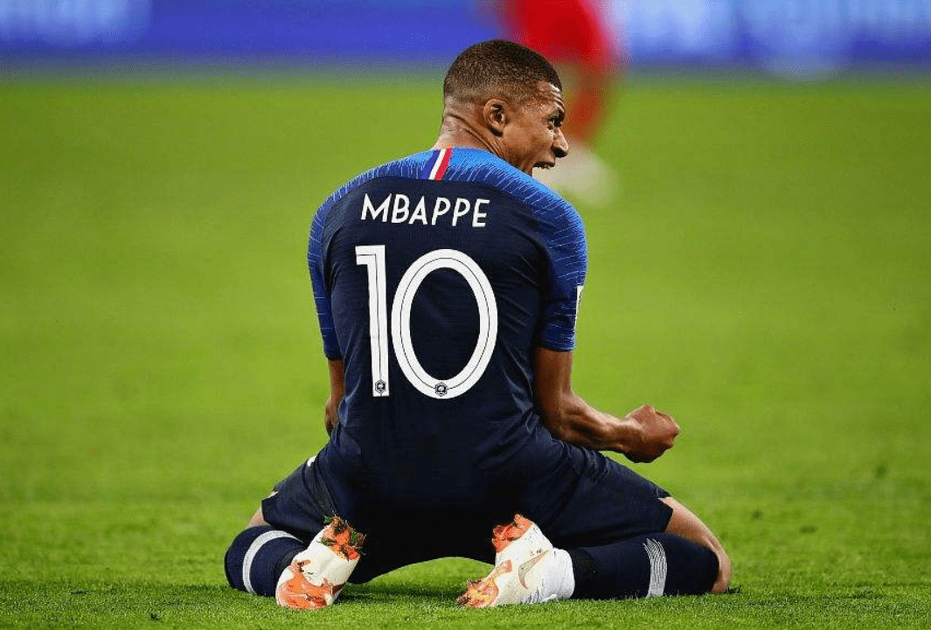 包含法国队不敌对手，小组出线压力增大的词条